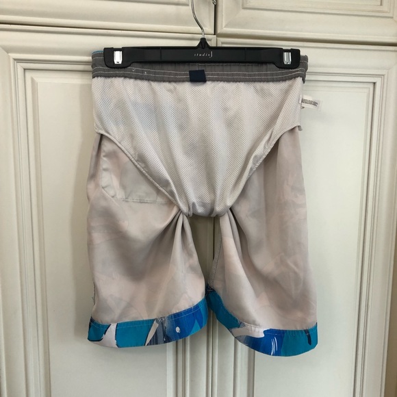 🦈 GAP boys shark swim trunks - Picture 9 of 11